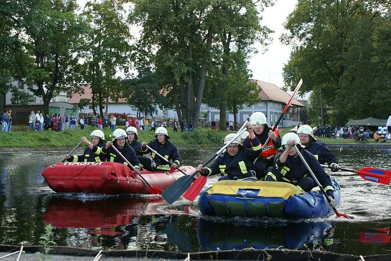 Na Zámeckém rybníku ve Šluknově se uskutečnil 17. ročník soutěže hasičských družstev – Memoriál Josefa Včely.