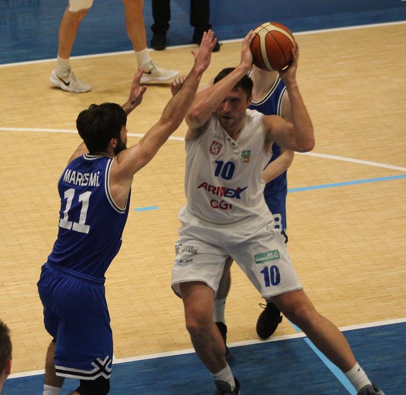 VYHOŘELI. Děčínští basketbalisté doma nestačili na USK Praha.