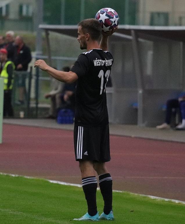 Varnsdorf (ve žlutém) porazil Třinec 1:0.