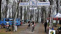 Seriál veřejných závodů horských kol Peklo severu vstoupil do své 11. sezony a jeho součástí byla i horská časovka na Jedlovou. 