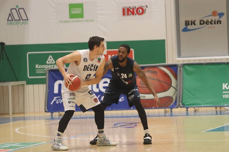 Basketbalisté Děčína doma porazili Ostravu a nadále drží v Kooperativa NBL první místo.