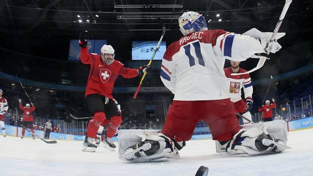Česká hokejová reprezentace po prohře se Švýcarskem na olympijském turnaji končí.