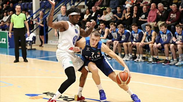 DĚČÍNŠTÍ BASKETBALISTÉ zakončí rok 2019 domácím zápasem s Ostravou.