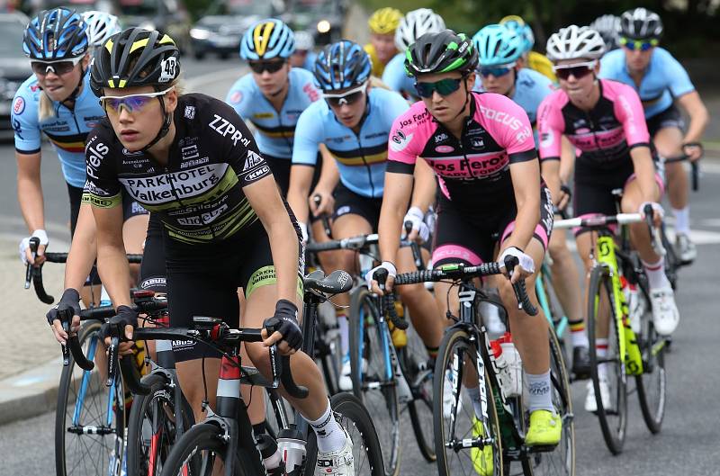 Na letošním startu cyklistického závodu Tour de Feminin v Krásné Lípě na Děčínsku vyjelo na trať 183 závodnic.