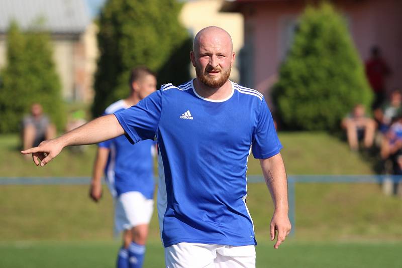 Fotbalisté Modré (modré dresy) překvapili v Srbicích výhrou 3:1.