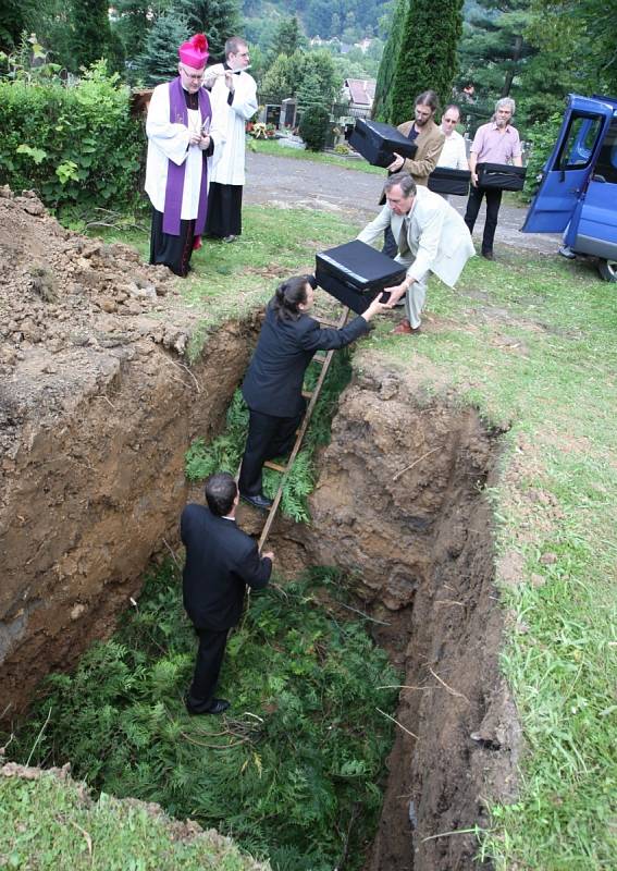 V Děčíně pohřbili téměř 400 původních obyvatel města, kteří v něm žili před 700 lety.