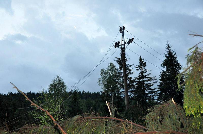 Jedlovou se prohnala smršť