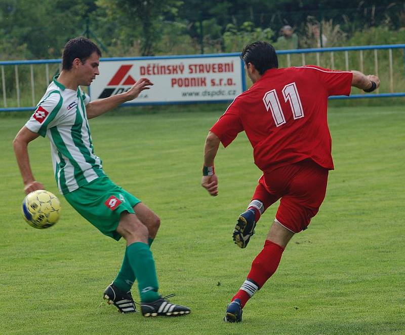 BŘEZINY (v červeném) porazily Libouchec 2:0.