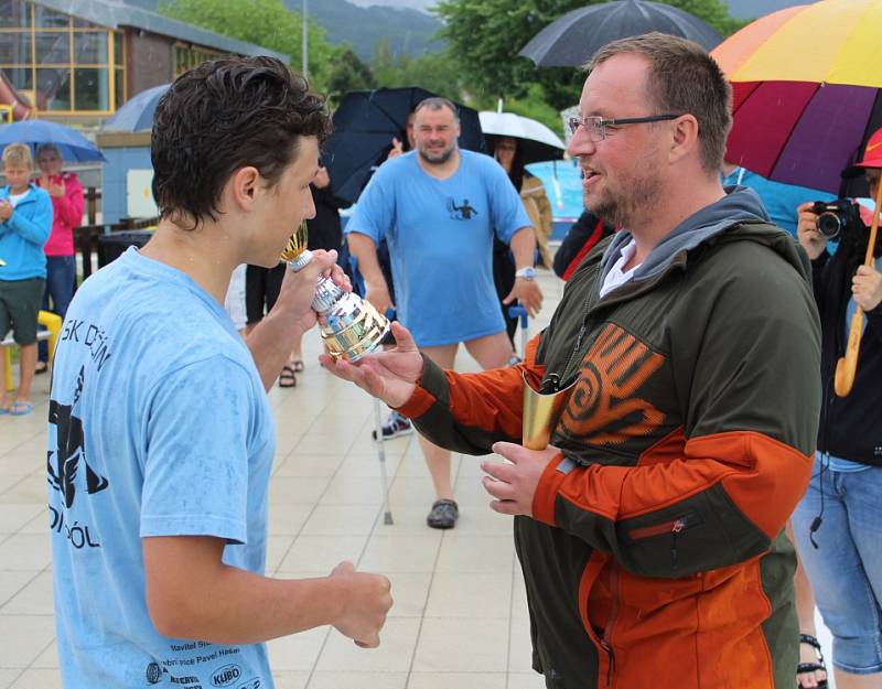 DALŠÍ ÚSPĚCH. Mladší dorostenci SK Děčín vyhráli první ligu ve vodním pólu.