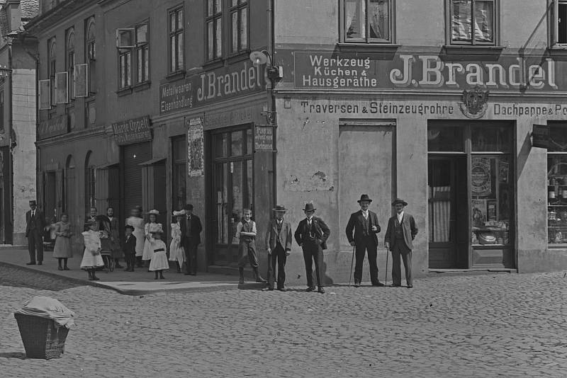 Oblékání lidí na přelomu 19. a 20. století - Česká Kamenice.