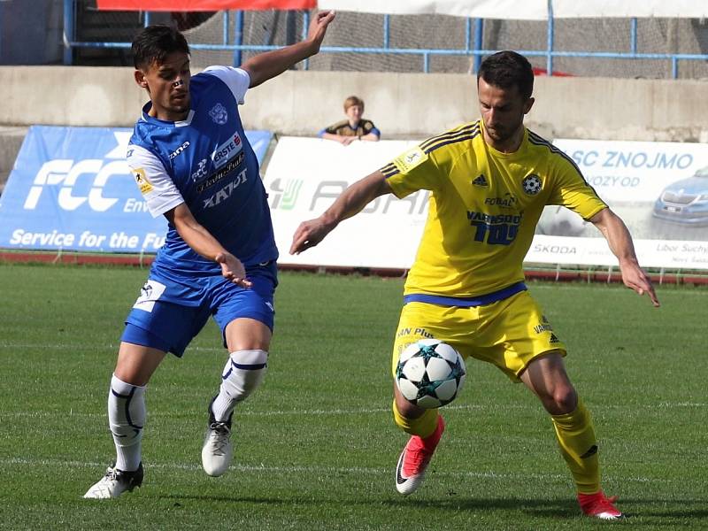 VARNSDORF (ve žlutém) vyhrál ve Znojmě 2:0.