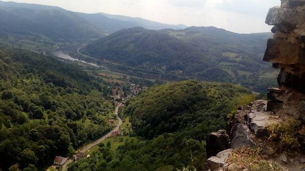 Zřícenina hradu Vrabinec - výhled.