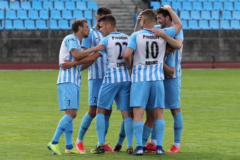 Doma zase bez bodů. Varnsdorf (ve žlutém) v Kotlině prohrál s Prostějovem 1:3.