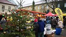 Nádvoří děčínského muzea zaplnily vánoční trhy.