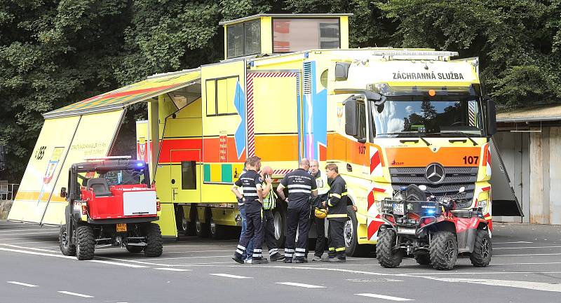 Hasiči zasahují v Českém Švýcarsku. Symbolem požáru se stala Mezná