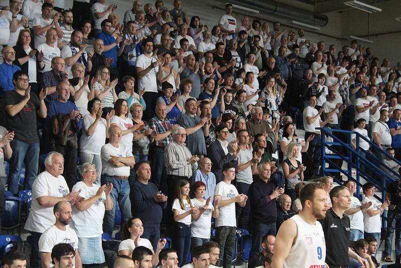 Sport basketbal 3. semifinále Děčín - Svitavy