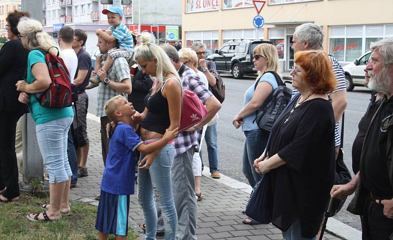 Desky z válečných pomníků vztyčili u zdi kostela svatého Václava a Blažeje.