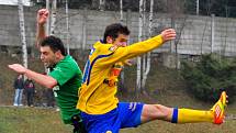 BRAVO! Fotbalisté Varnsdorfu (ve žlutém) porazili 3:1 Sokolov.