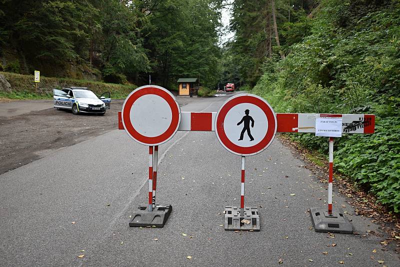 Silnice z Hřenska na Mezní louku je stále uzavřena