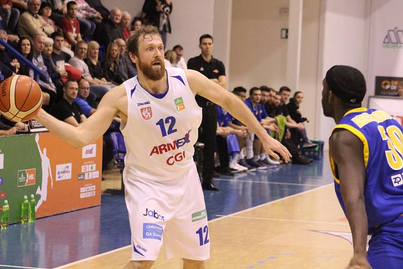 DERBY. Děčínští basketbalisté přivítali Ústí nad Labem.