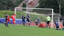 Rumburk (červené dresy) doma prohrál s Dobroměřicemi 1:2.