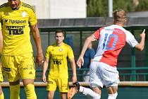 Slávista Martin Šubert slaví první gól do sítě Varnsdorfu.