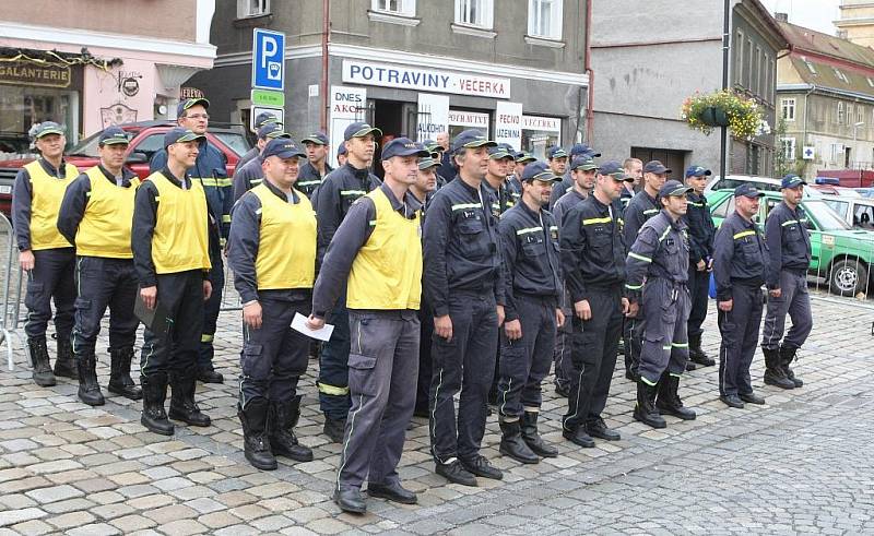 Hasiči vyprošťovali zraněné z aut