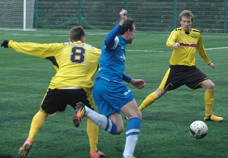 V PRVNÍ PŘÍPRAVĚ porazil FK Junior Děčín (ve žlutém) Českou Lípu 9:1.