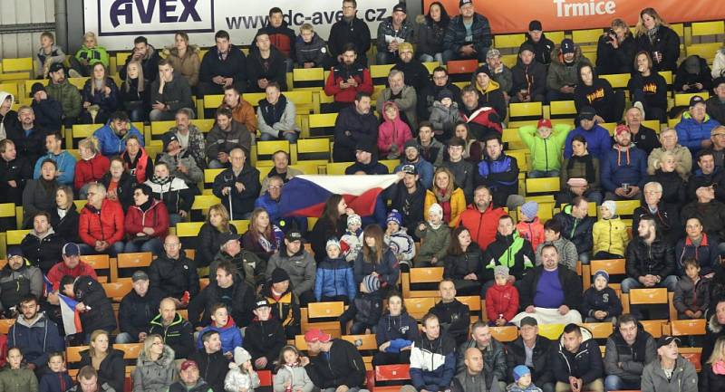 DĚČÍN VIDĚL REPREZENTACI. Česká hokejová reprezentace U 19 nestačila v Děčíně na Finsko a prohrála 1:2.