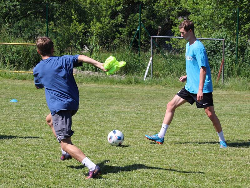 FOTBALISTÉ VARNSDORFU zahájili letní přípravu.