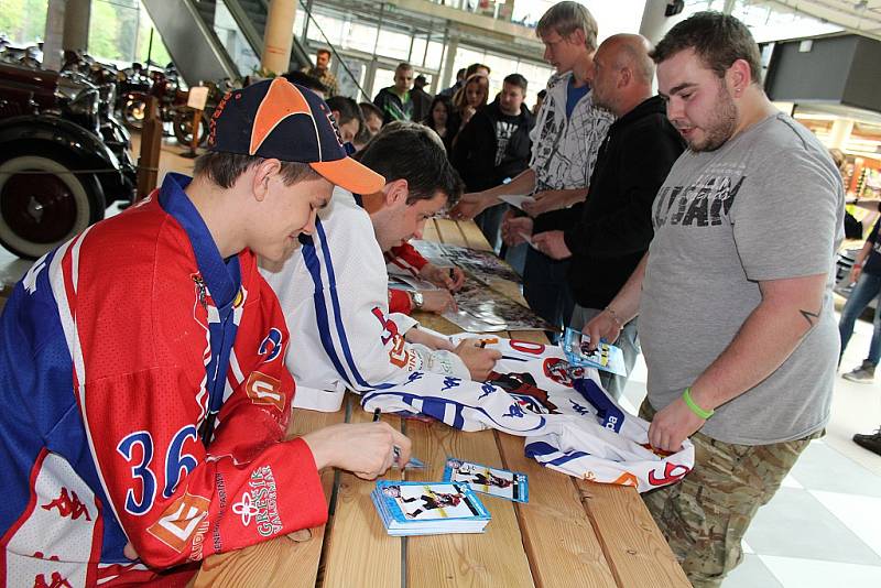 Autogramiáda HC Děčín v Centru Pivovar 1.5.2015