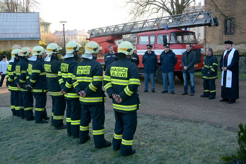 Hasiči v Jílovém si přebrali novou stříkačku 