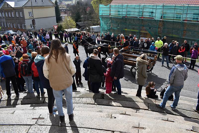 Mikulášovicemi projela velikonoční jízda