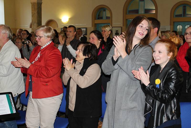 Benefiční koncert v děčínské synagoze, jehož výtěžek pomůže Miroslavu Červenkovi financovat biologickou léčbu rakoviny.