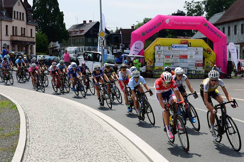 TOUR DE FEMININ 2017 - snímky z druhé etapy, která startovala i končila v Jiříkově.