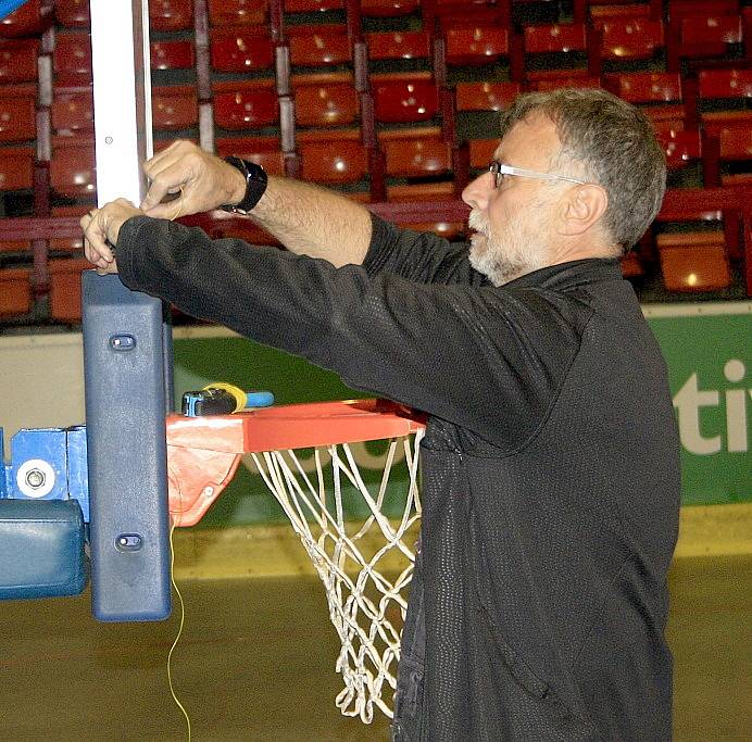 Přestavba zimního stadionu v Děčíně na basketbalovou arénu 