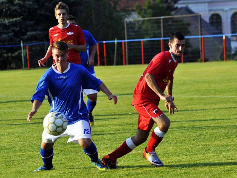 REMÍZA. Šluknov doma plichtil s Děčínem 3:3, na penalty pak zvítězil Junior.