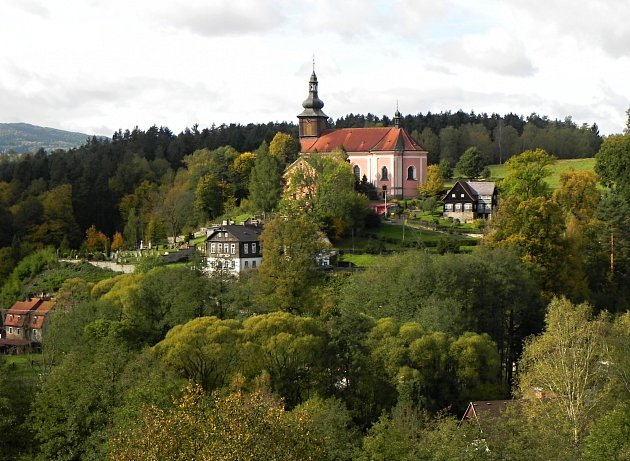 Sebevrah v Srbské Kamenici vyhrožoval, že skočí z věže kostela