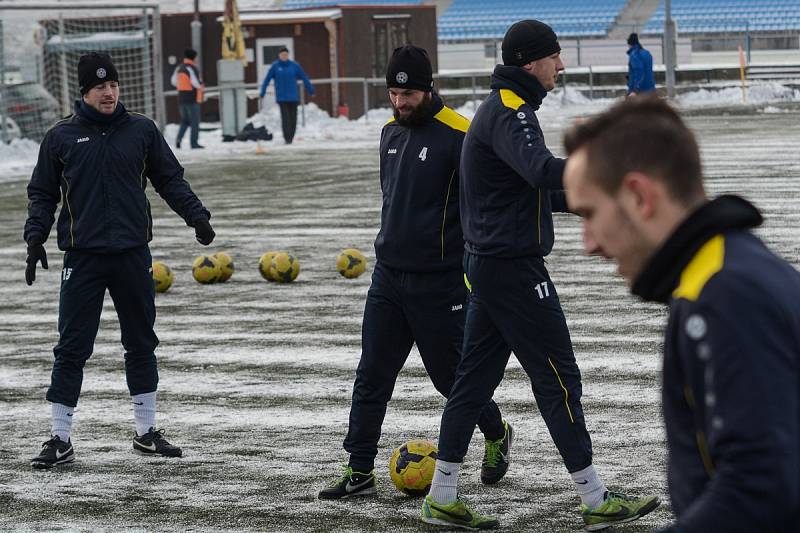 FOTBALISTÉ VARNSDORFU zahájili zimní přípravu. Vedl je nový trenér Roman Veselý.