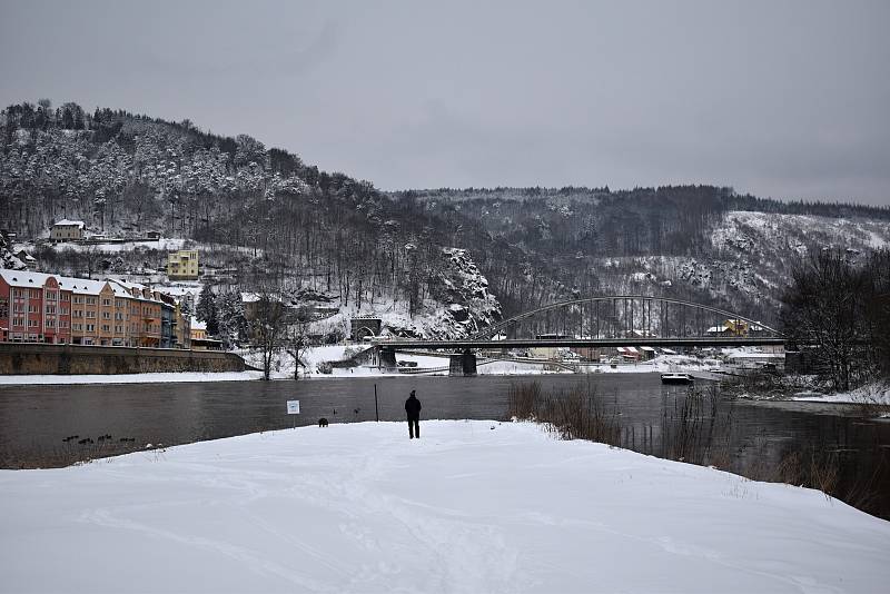 Děčín zasypal v noci na pondělí 8. února sníh.