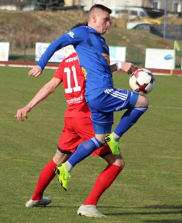 REMÍZA. Varnsdorf (v modrém) hrál s Vítkovicemi 0:0.