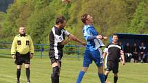 JASNÁ VÝHRA. Fotbalisté České Kamenice B (modrá) vyhráli 5:1 ve Františkově.