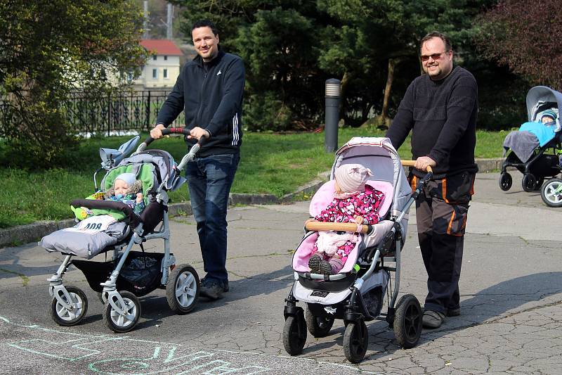 Závody kočárků na Střelnici v Děčíně.