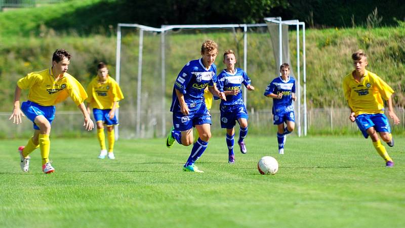 NEDAŘILO SE. Mladíci FAŠV U 14 dostali od Kladna jedenáct branek.