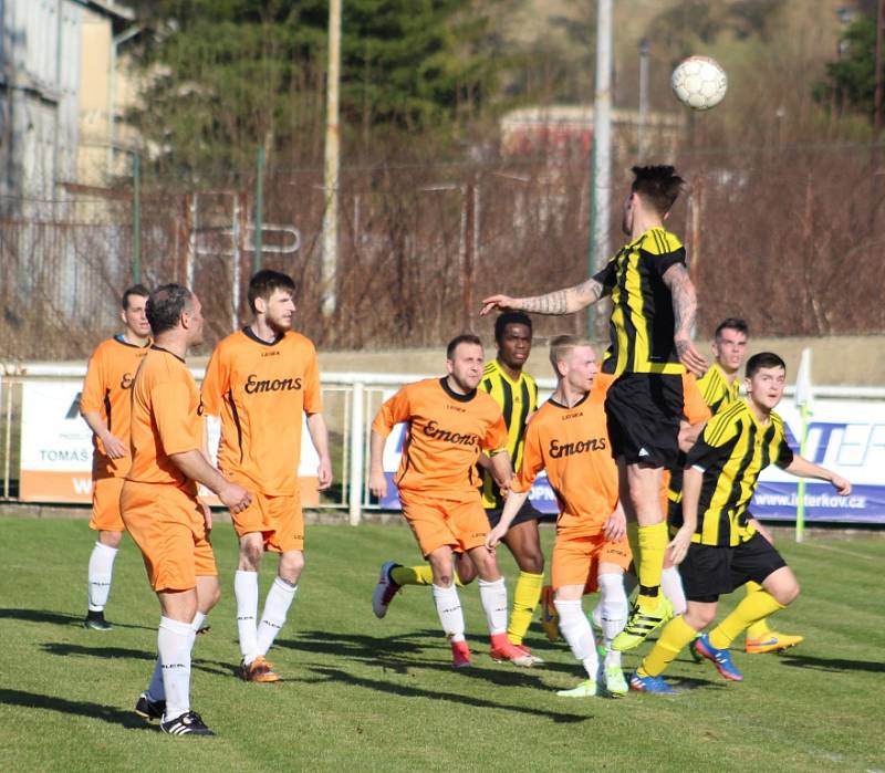 PARÁDA! Benešov (oranžové dresy) doma přejel Proboštov 5:0.