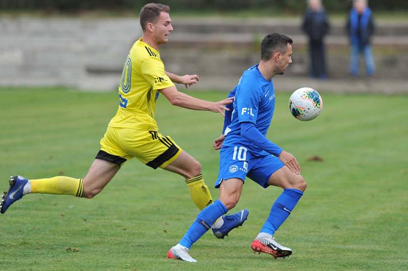 REMÍZA. Varnsdorf (ve žlutém) uhrál v přátelském utkání proti Liberci výsledek 0:0.