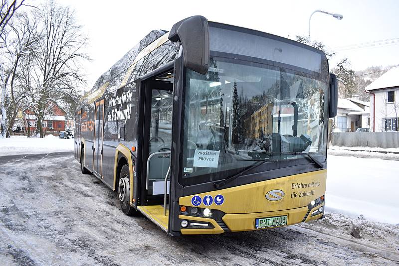 Děčínský dopravní podnik zkouší elektrobus Solaris.