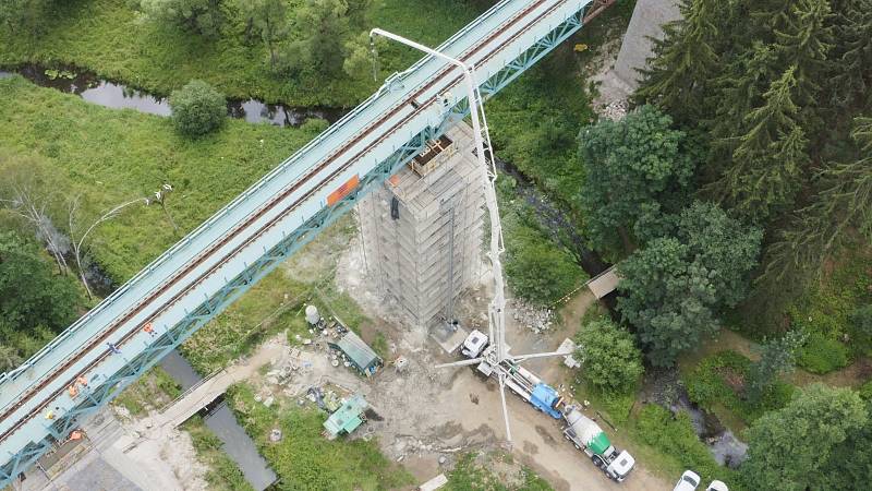 Oprava vilémovského viaduktu míří do finiše.