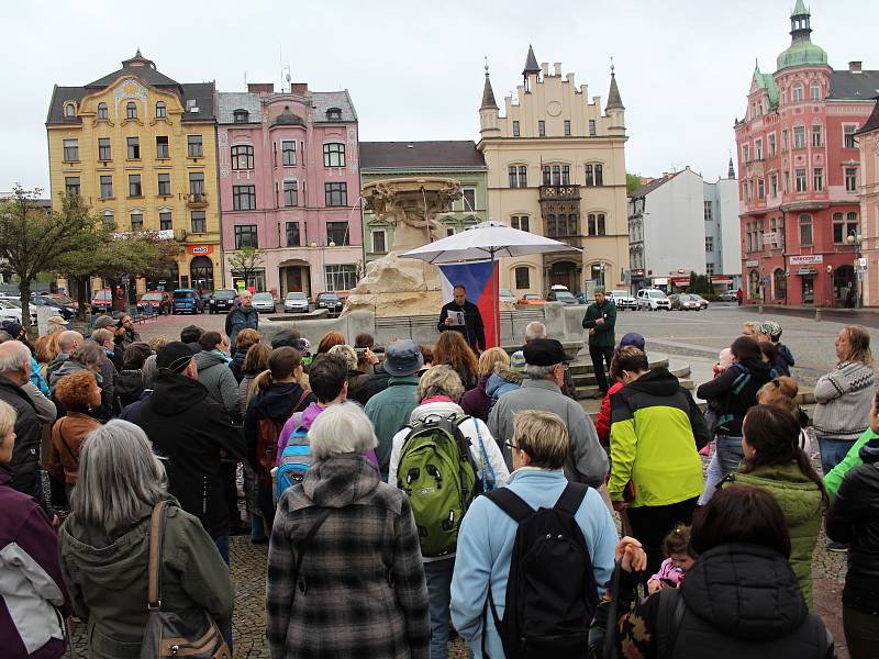 Za nezávislost justice demonstrovalo v Děčíně na 170 lidí.