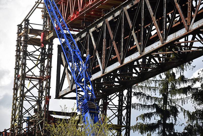 Rekonstrukce Vilémovského viaduktu nabírá zpoždění.